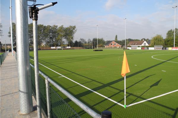 Aménagement terrain de hockey synthétique semi mouillé et 2 terrains de tennis en gazon synthétique - Sportinfrabouw NV